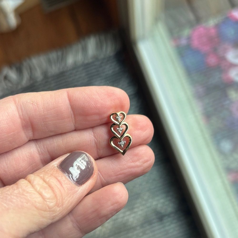 10K stamped Gold Tri-Heart Pendent with diamonds made in Italy - Picture 4 of 9